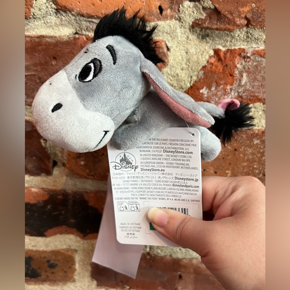 Disney Parks Winnie the Pooh EEYORE Magnetic Magnet  Plush Toy NEW